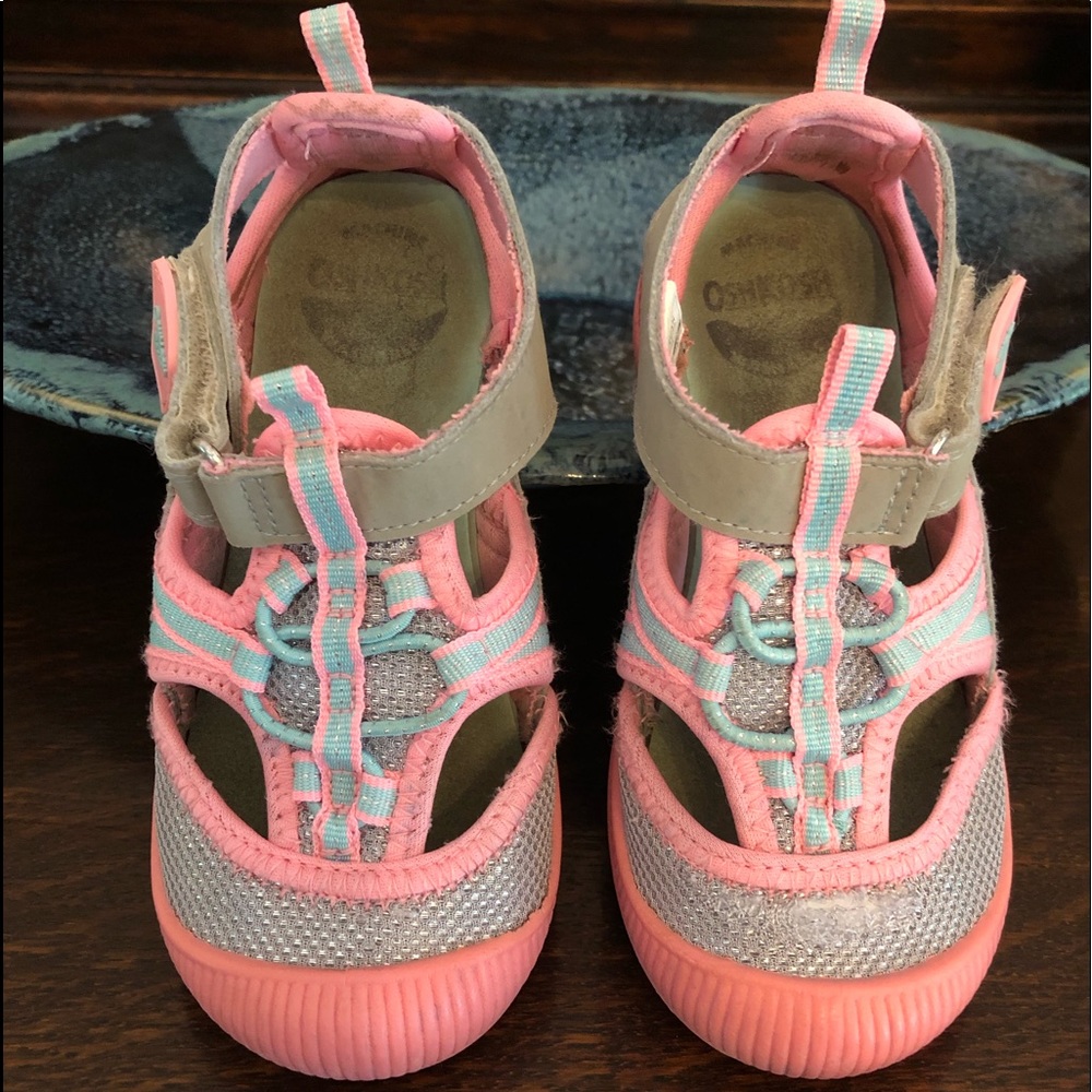 Oshkosh Pink/Gray Bump Toe Sandals - Size 9 💗